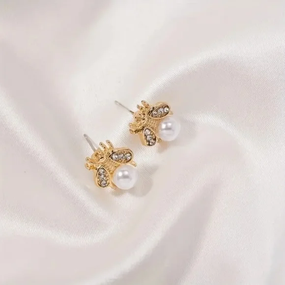 SOLD OUT NEW Bee earings with adorable pearl - Picture 4 of 8